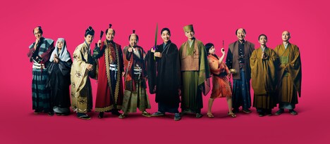 映画「花戦さ」主要キャストの劇中姿。左から吉田栄作、竹下景子、佐々木蔵之介、中井貴一、市川猿之助、野村萬斎、佐藤浩市、森川葵、高橋克実、和田正人、山内圭哉。