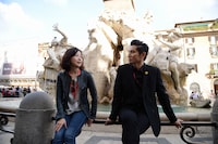 左から西川美和、本木雅弘。