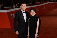 左から本木雅弘、西川美和。