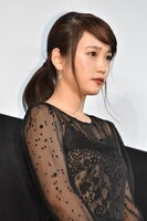 川栄李奈