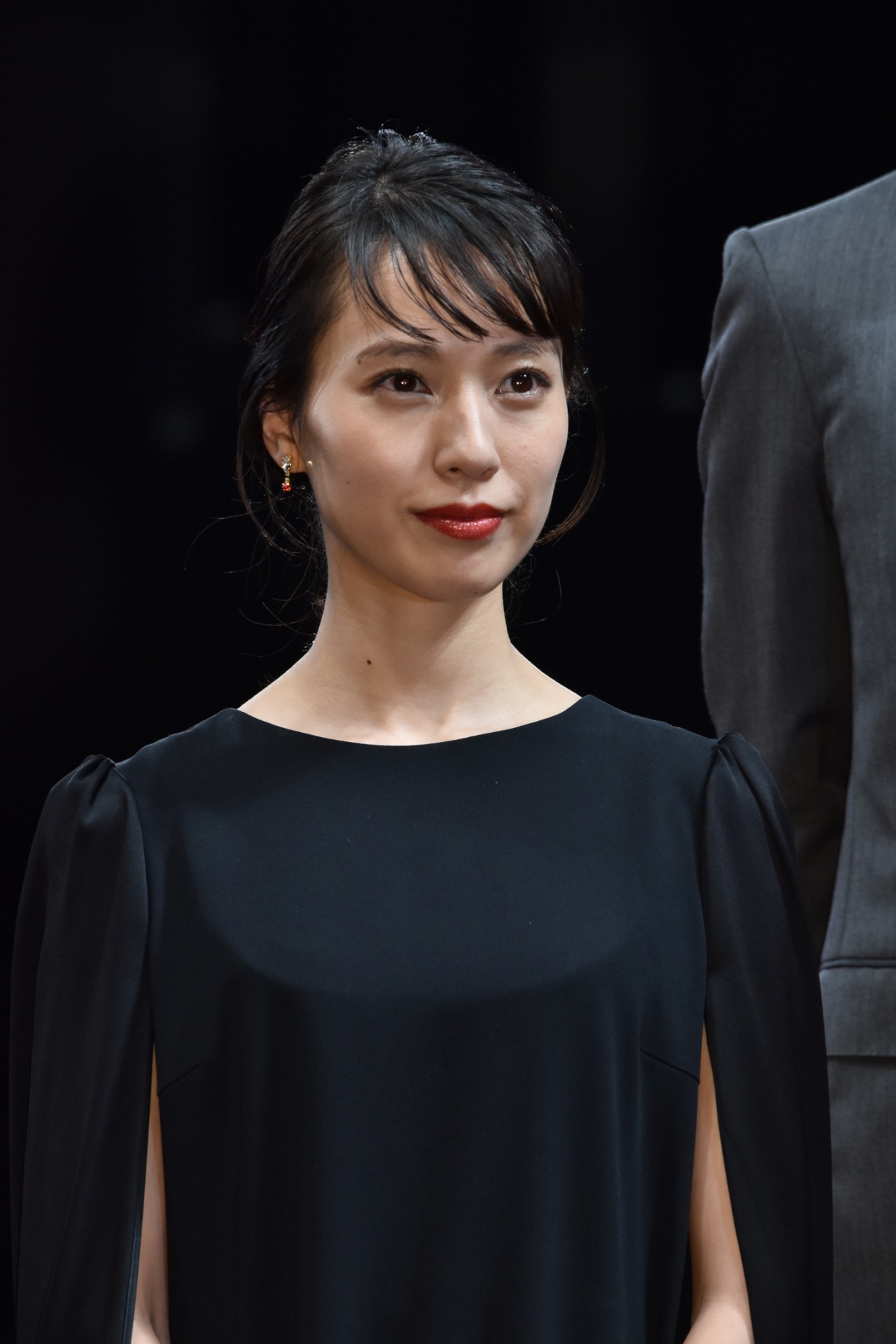 戸田恵梨香