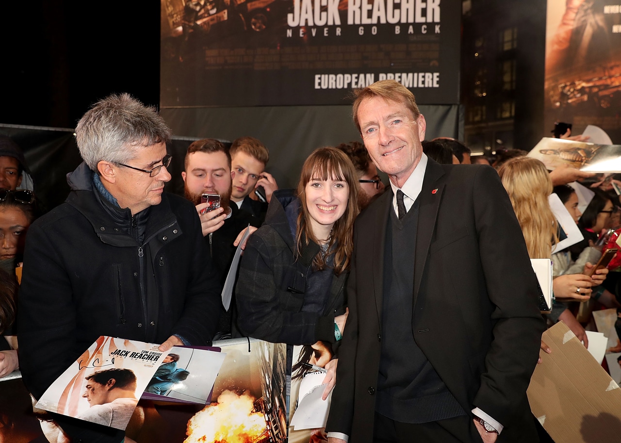 「ジャック・リーチャー NEVER GO BACK」ロンドンプレミアに参加したリー・チャイルド（右）。