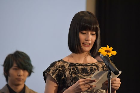 宮崎あおいへの手紙を読む橋本愛。