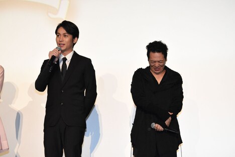 左から崎本大海、やべきょうすけ。