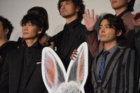 左から綾野剛、山田孝之。