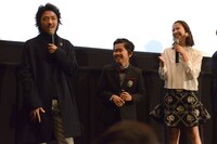 左から若葉竜也、鈴木福、玉井詩織。