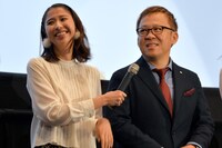 左から玉井詩織、佐々木敦規。