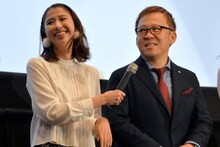 左から玉井詩織、佐々木敦規。