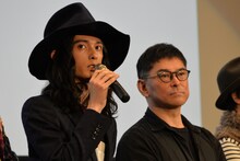 左から栗原類、高橋栄樹。