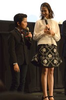 左から鈴木福、玉井詩織。