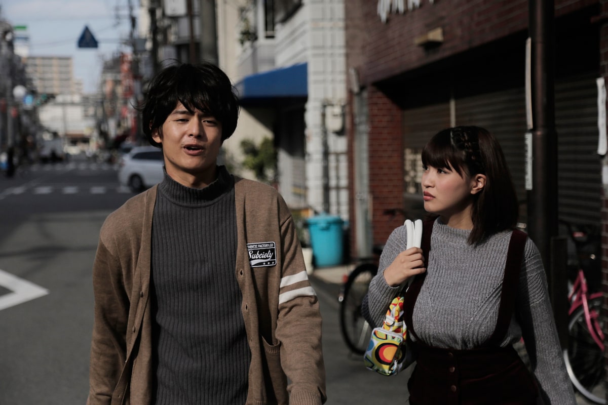 岸明日香演じるヒロインが22歳童貞を翻弄 鈴木勤主演 インフォ メン 予告編 動画あり 映画ナタリー