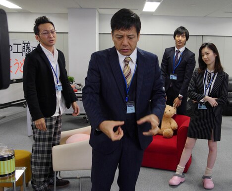 ドラマ「警視庁 ナシゴレン課」の新場面カット。