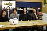 左から山田孝之、崎本大海、間宮祥太朗、高橋メアリージュン。