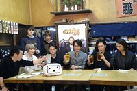 乾杯する「闇金ウシジマくん ザ・ファイナル」出演者たち。