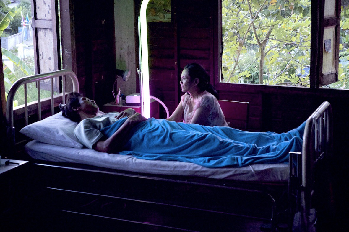 「光りの墓」 (c)Kick The Machine Films / Illuminations Films (Past Lives) / Anna Sanders Films / Geißendörfer Film-und Fernsehproduktion /Match Factory Productions / Astro Shaw (2015)