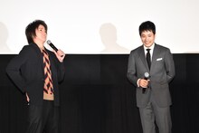 左から藤原竜也、松山ケンイチ。