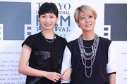 左から佐藤玲、三島有紀子。
