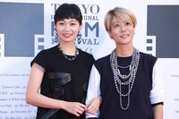 左から佐藤玲、三島有紀子。