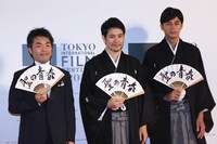 左から森義隆、松山ケンイチ、東出昌大。