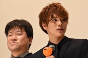 左から佐藤二朗、柾木玲弥。