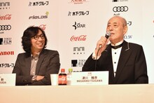 左から行定勲、津川雅彦。