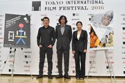 「アジア三面鏡2016：リフレクションズ」会見の様子。