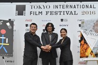 「アジア三面鏡2016：リフレクションズ」会見の様子。