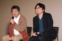 トークショーの様子。左から是枝裕和、細田守。