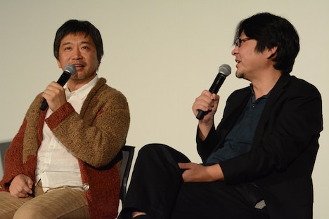 トークショーの様子。左から是枝裕和、細田守。