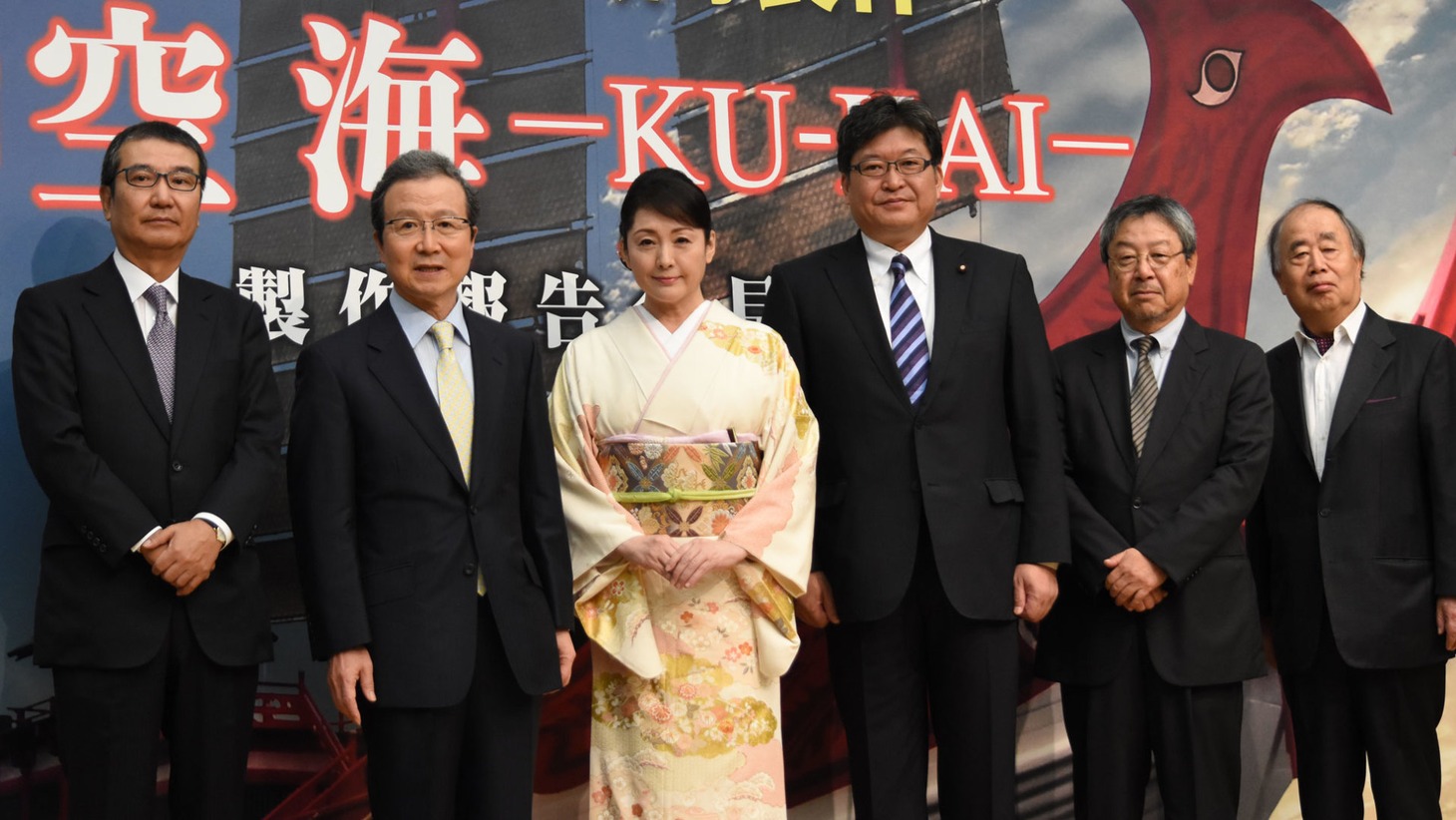 左から島谷能成、程永華、松坂慶子、萩生田光一、夢枕獏、角川歴彦。