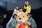 「ハロウィーン仮装コンテスト」授賞式の様子。