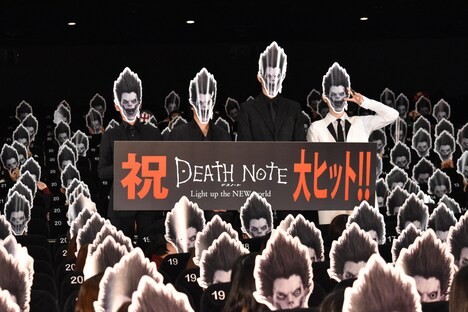 「デスノート Light up the NEW world」初日舞台挨拶の様子。