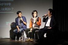 左から賀集利樹、半田健人、井上敏樹。