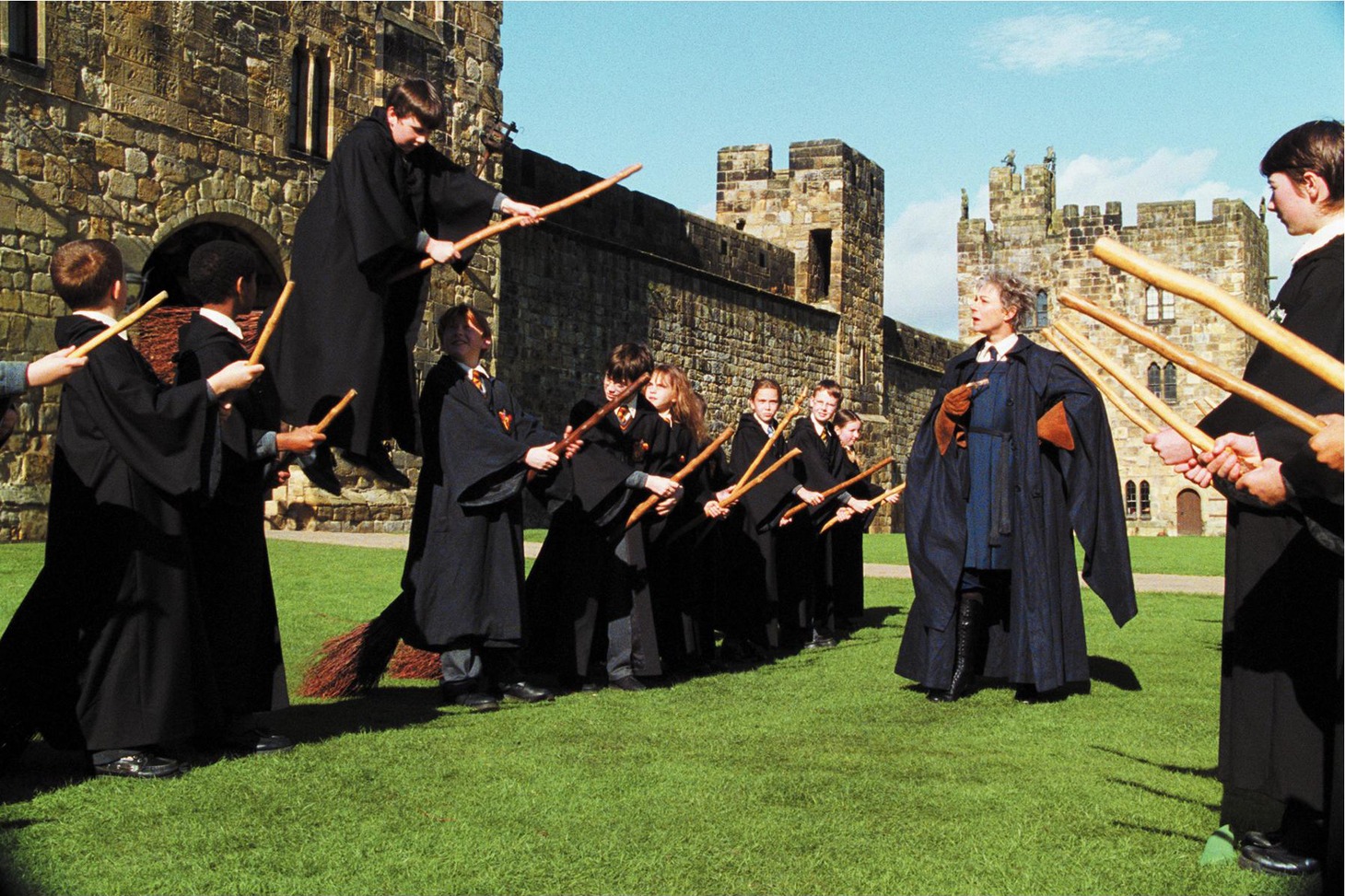 「ハリー・ポッターと賢者の石」 Harry Potter characters, names and related indicia are trademarks of and (c) Warner Bros. Entertainment Inc. Harry Potter Publishing Rights (c) J.K.R. (c) 2014 Warner Bros. Entertainment Inc. All rights reserved.