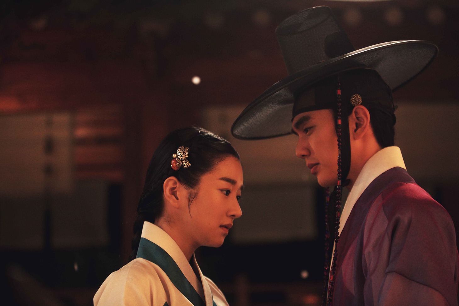 「キム・ソンダル 大河を売った詐欺師たち」 (c)2016 CJ E&M Corporation, All Rights Reserved.