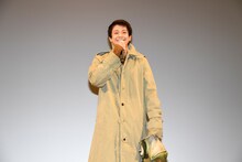 カエル男のマスクを脱いだ小栗旬。