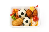 「『お弁当作ってきたよ』菜穂特製サッカー弁当」