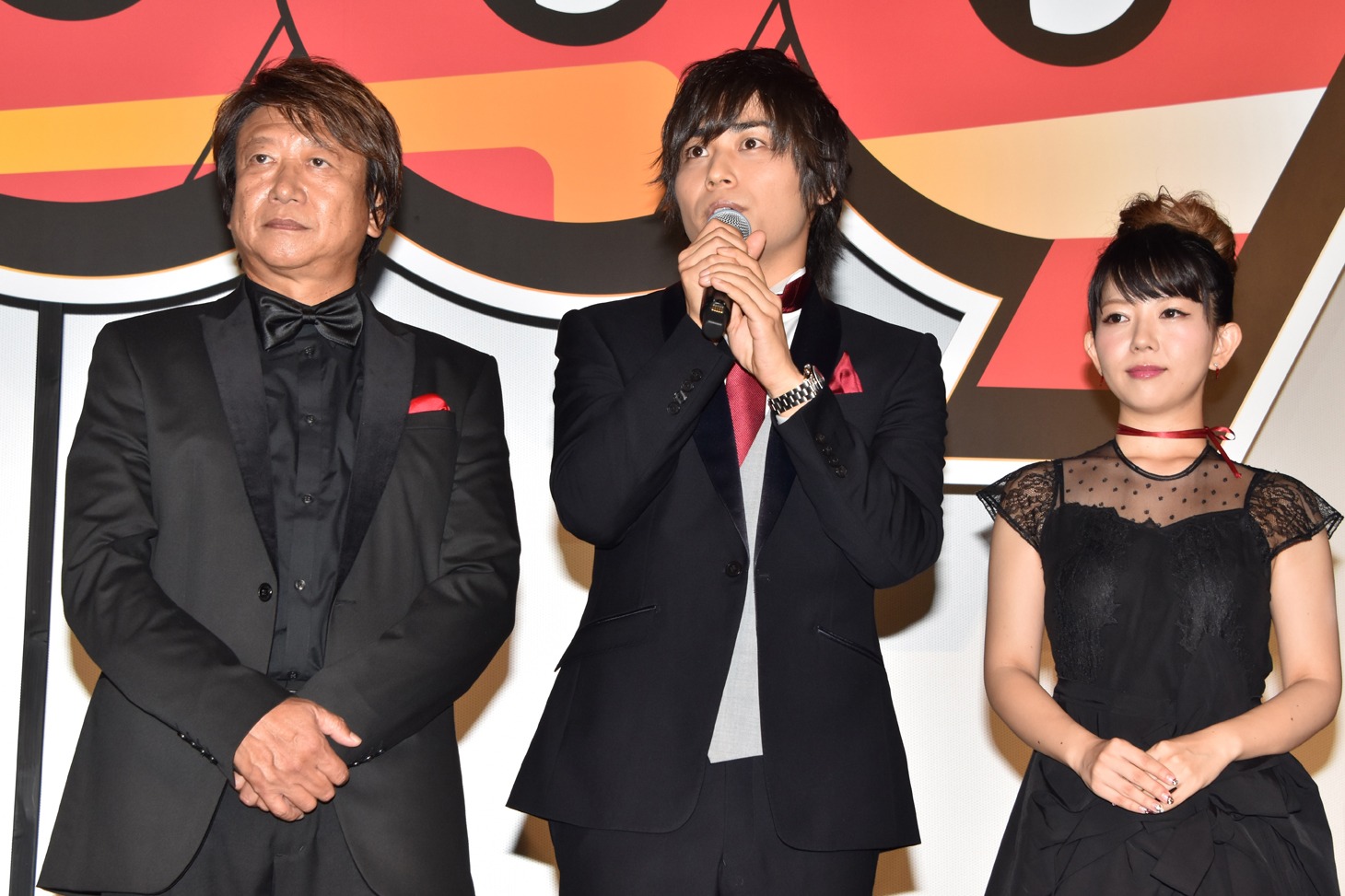 左から井上和彦、河本啓佑、牧野由依。