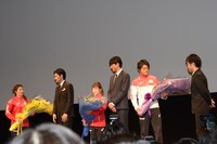 第29回東京国際映画祭クロージング作品「聖の青春」の舞台挨拶の様子。