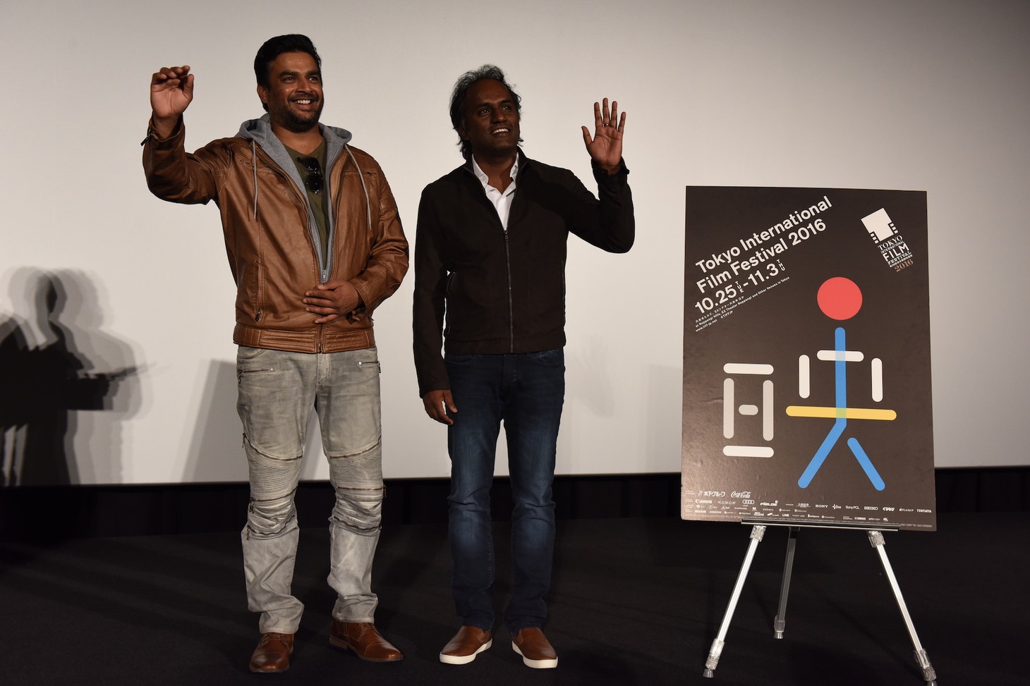 左からR・マーダヴァン、シャシカーント・シヴァージー。(c)2016 TIFF