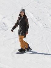 スノーボードで登場した大島優子。