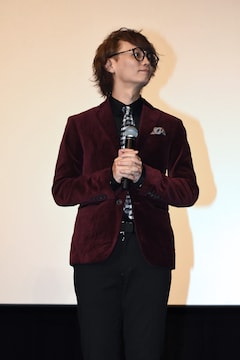 マジェプリ 役者魂見せた池田純矢 ケーキ頬張りシャツと靴下と茶漬けもらう コミックナタリー