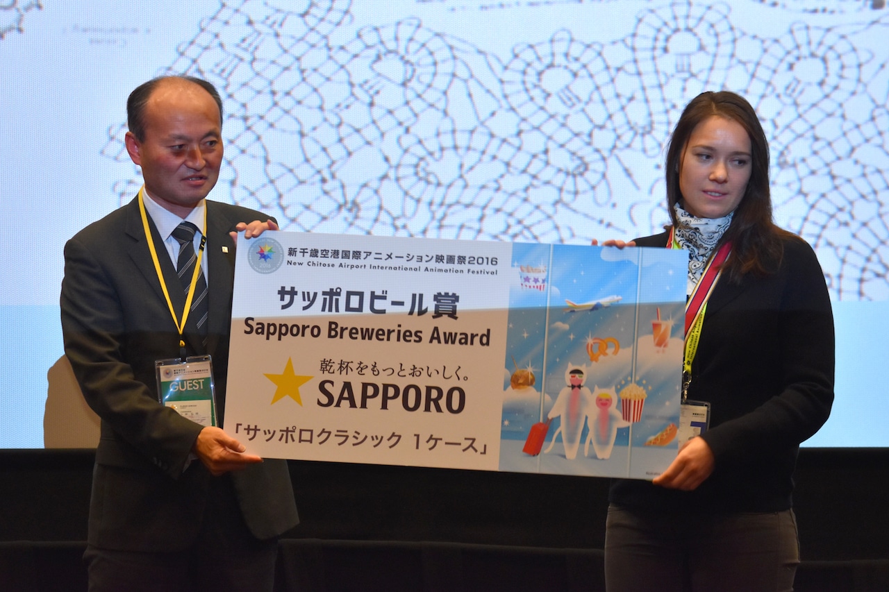 サッポロビール賞を受賞したナタリア・チェルニショーヴァ（右）。