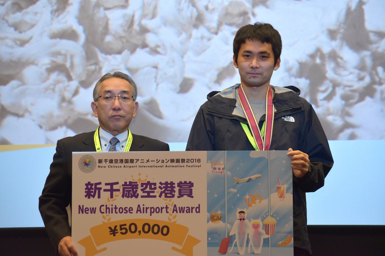 新千歳空港賞を獲得した折笠良（右）。