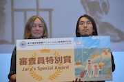 審査員特別賞を受賞したシェン・ジェ(右)。