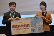審査員特別賞を受賞したチョン・ダヒ(右)。