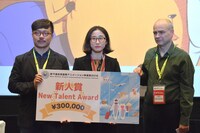 新人賞を獲得したコ・スンア（中央）。