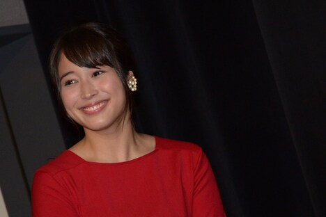 入場時の広瀬アリス。