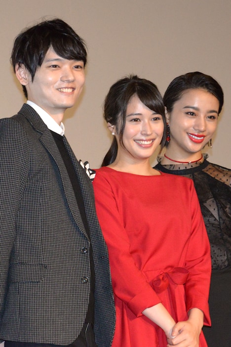 左から古川雄輝、広瀬アリス、高橋メアリージュン。