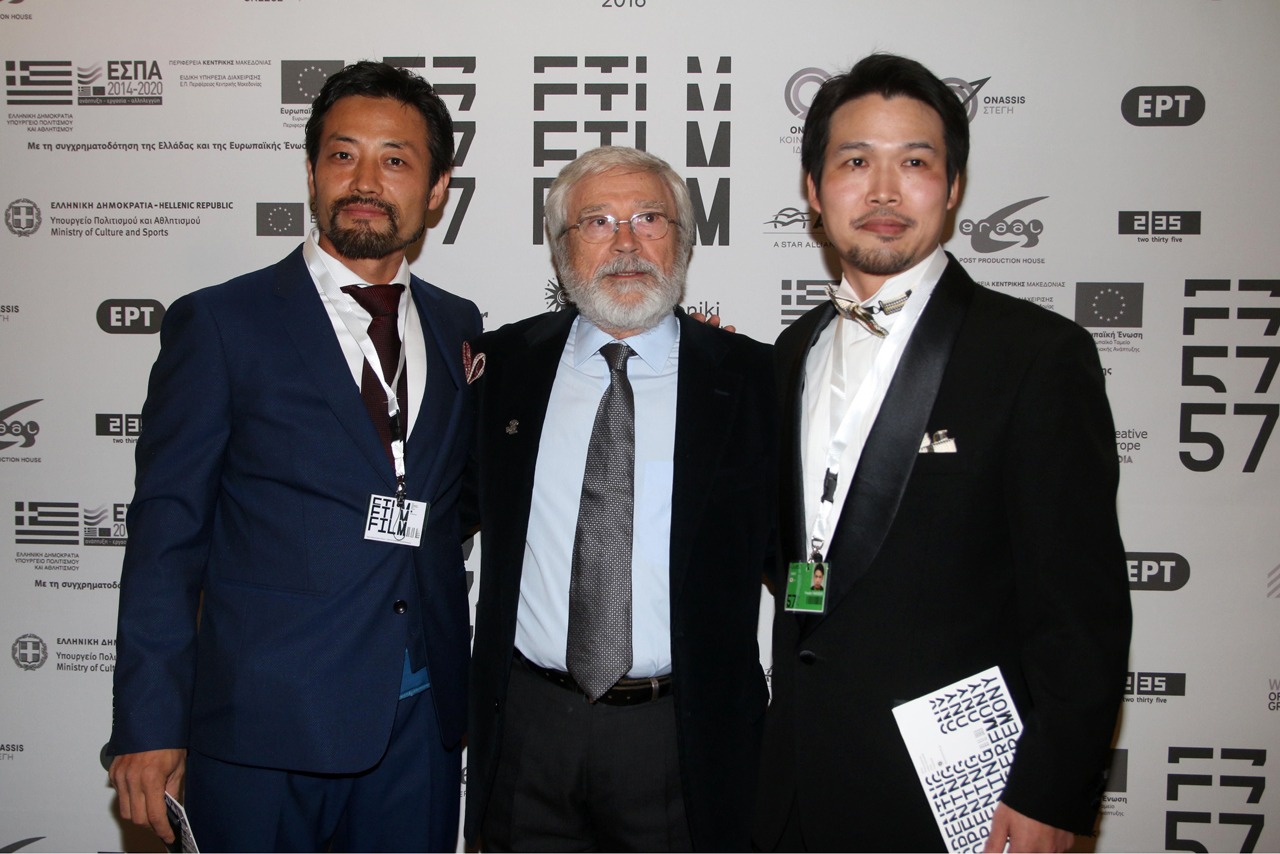 第57回テッサロニキ国際映画祭より、オープニングセレモニーの様子。左から岸建太朗、ヨルゴス・アルヴァニティス、竹内洋介。